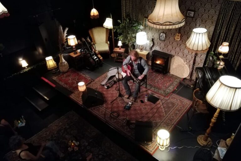 Schemerlampfestival: Esther de Jong, Moonloops & Silver Lake — Muziek in Almere