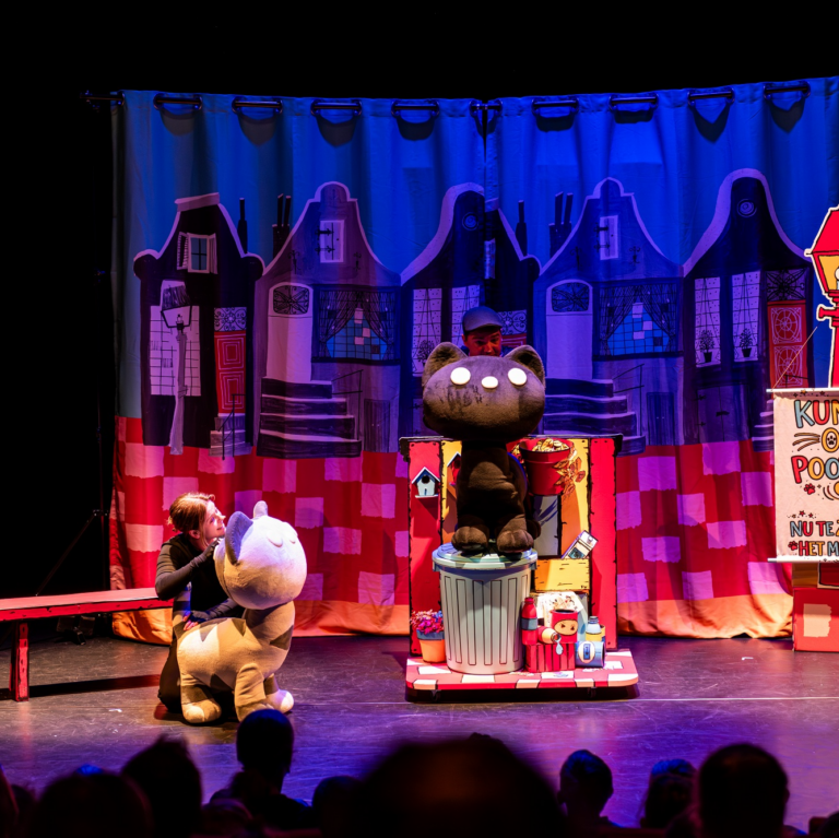 Familievoorstelling: Pim & Pom – Kunst op pootjes (2+) — Theater in Almere