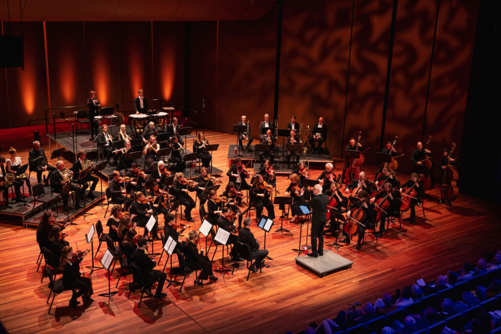 Flevolands Philharmonisch Orkest o.l.v. Hans Welle – Schilderijententoonstelling | Moessorgski & An American in Paris | Gershwin in Almere